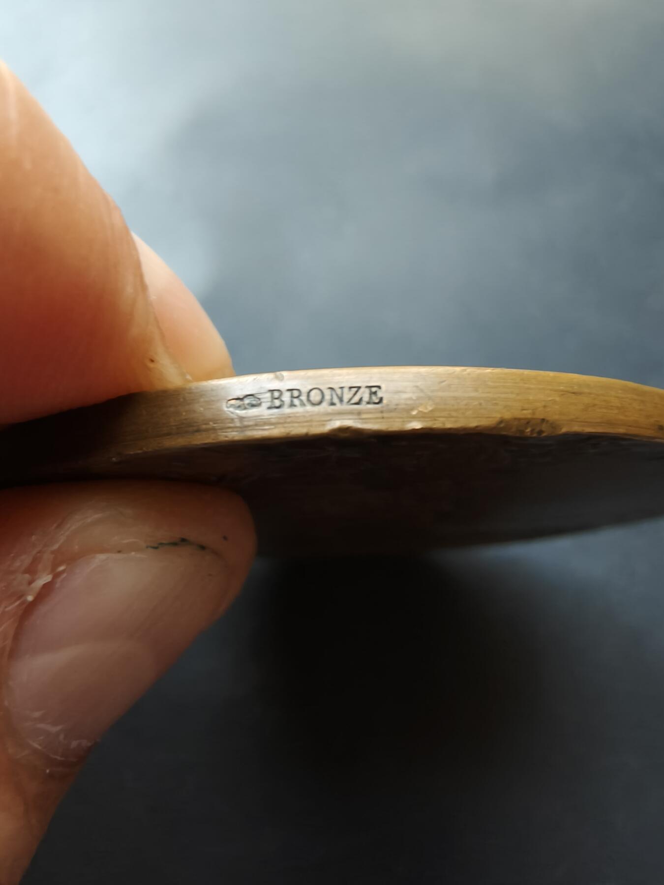 老王徽章第192期 法国1900国际博览会大铜章    大师夏普兰作品     直径64mm     重量95.7g