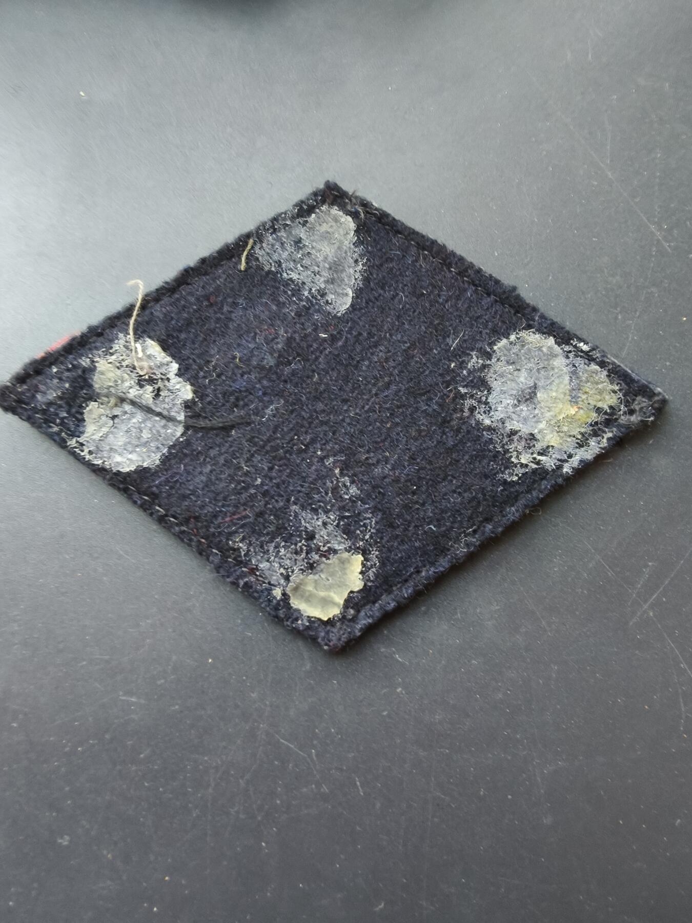 老王徽章第192期 法国海军突击队臂章     这支精锐部队成立于1942 年的第二次世界大战期间，由自由法国志愿者组成，训练模式仿照英国突击队