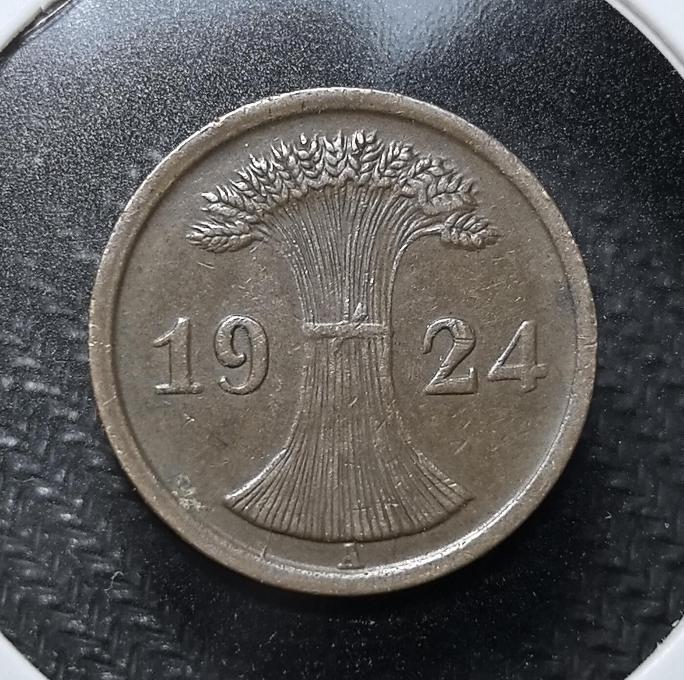 外国优质老铜币纪念币银币专场，周六晚上九点倒数截拍，满百包邮，周日发货,可寄存半年，喜欢朋友微信扫描二维码可直接参拍