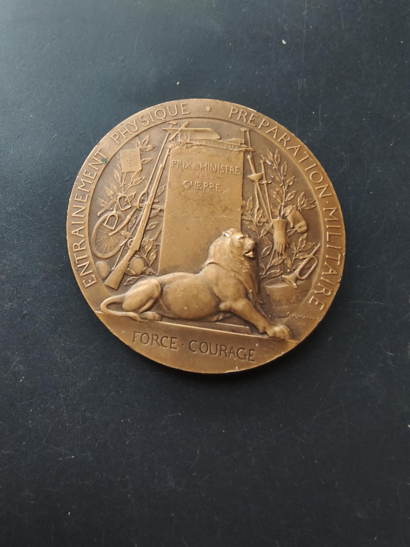 老王徽章第192期 法国战争部战争准备大铜章     原盒      直径50mm     重量64.1g