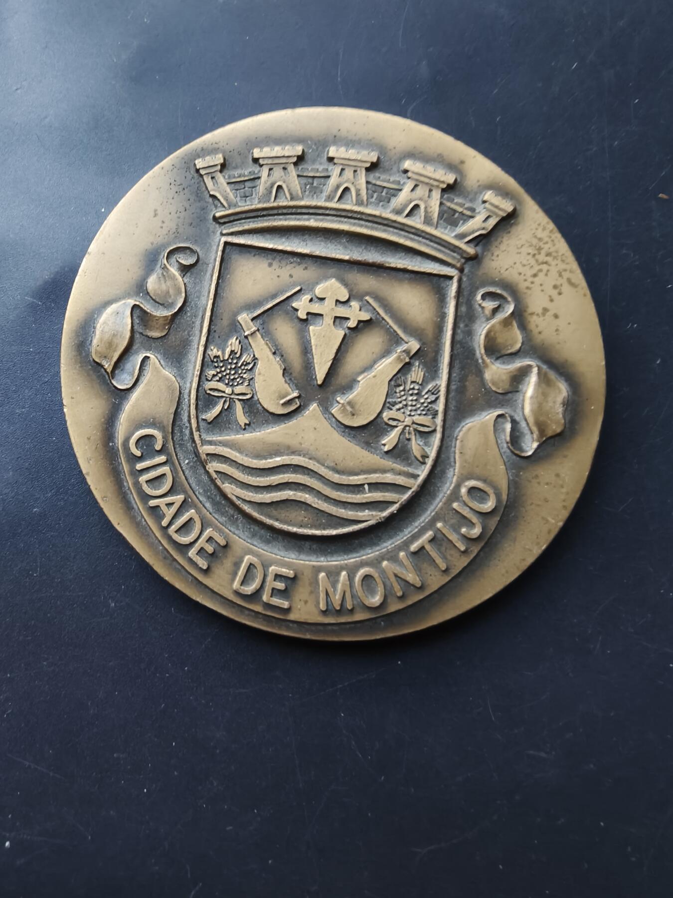 老王徽章第192期 葡萄牙蒙蒂茹市1997年全国生猪与香肠博览会大铜章     直径80mm     重量224.2g