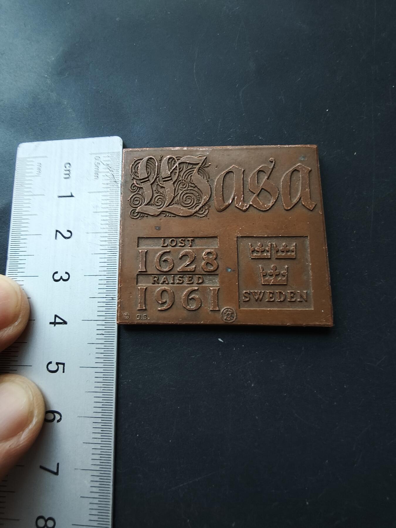 老王徽章第192期 瑞典瓦萨王朝333周年方形大铜章      尺寸45×40mm     重量49g