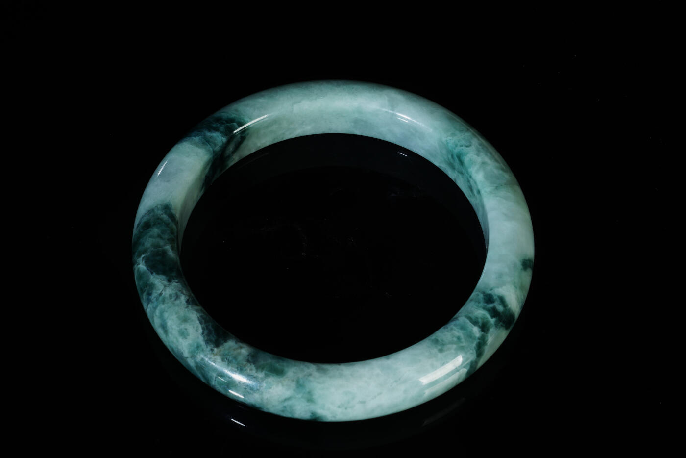 上海都达杂项专场八十一【全场包邮】  天然冰绿翡翠（A货）手镯 附鉴定证书97-10