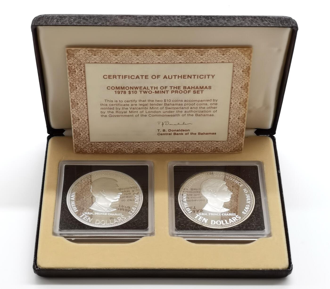 博洋堂世界钱币拍卖第168期（全场包邮） 巴哈马1978年10元2枚精制银币套 独立5周年系列（分别由瑞士和英国铸造）-查尔斯王子 2X45.36克500银 盒证全