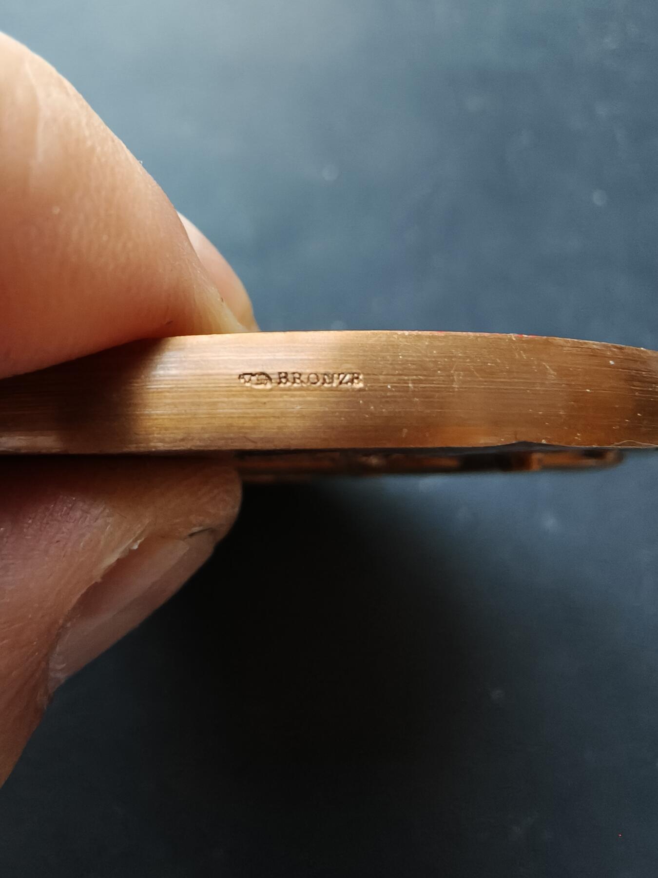 老王徽章第192期 法国南方航空云雀/超黄蜂直升机大铜章      直径80mm     重量243g