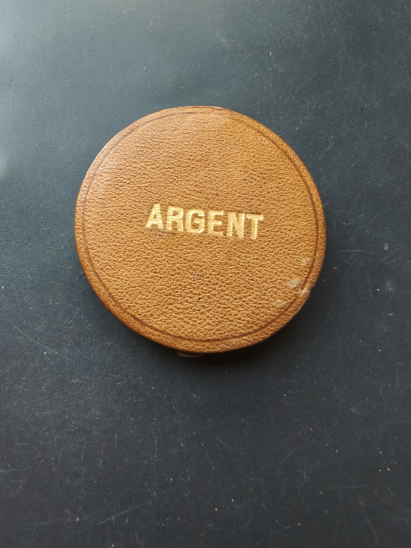 老王徽章第192期 法国婚礼大银章    少见大尺寸早期无边铭版     原盒    950银     直径41mm     重量33.6g