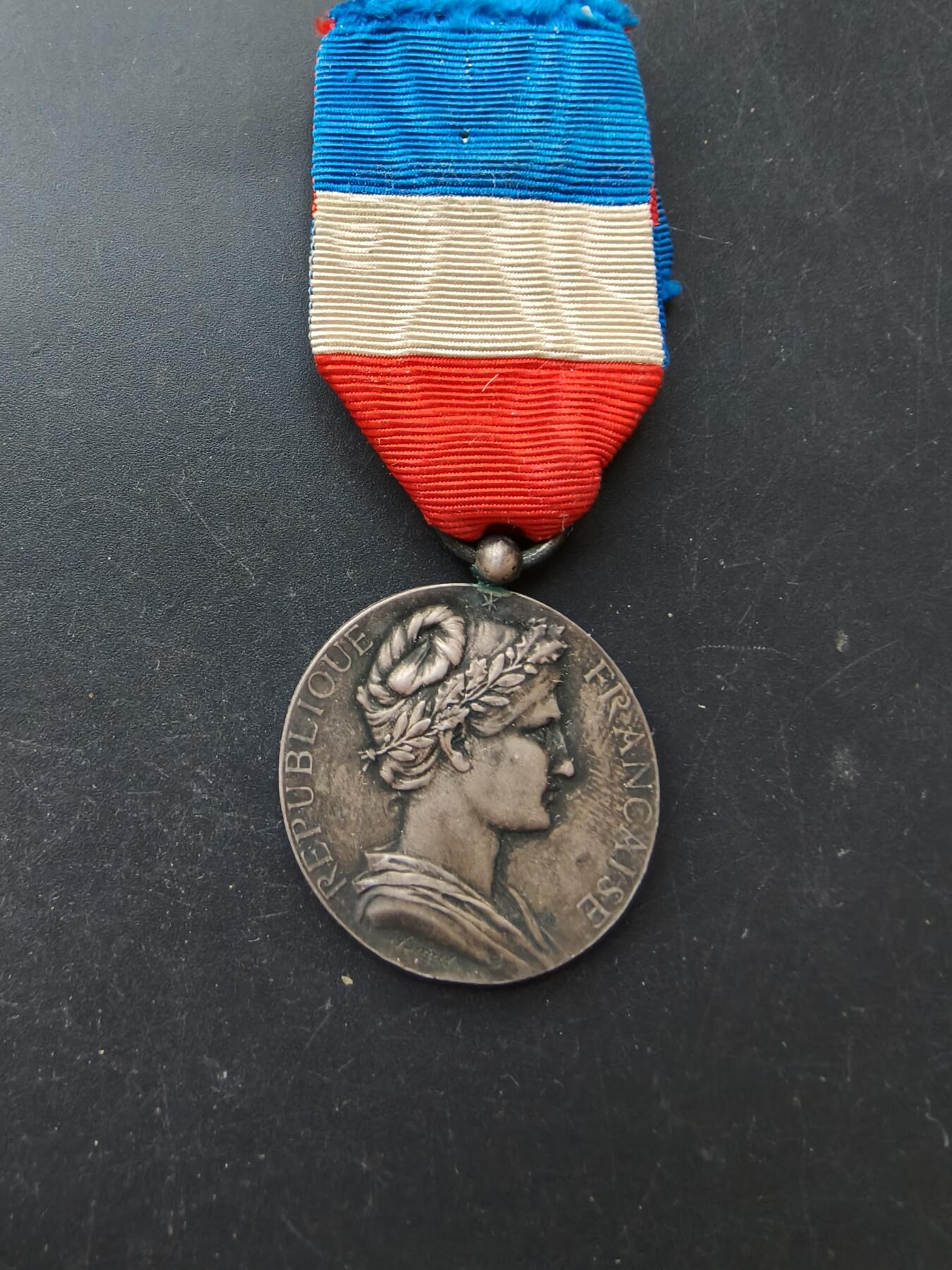 老王徽章第192期 法国银级劳工奖章    950银    少见库存版本     12g