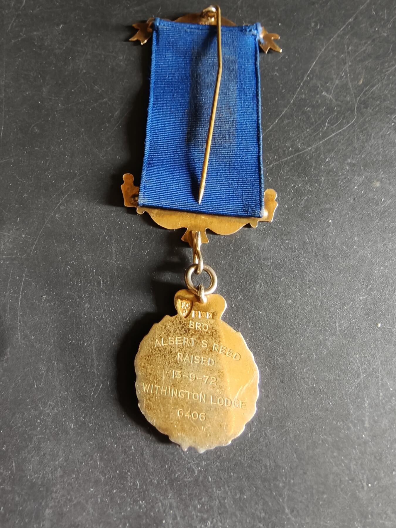 老王徽章第192期 英国皇家野牛兄弟会奖章      925银镀金珐琅      27.6g