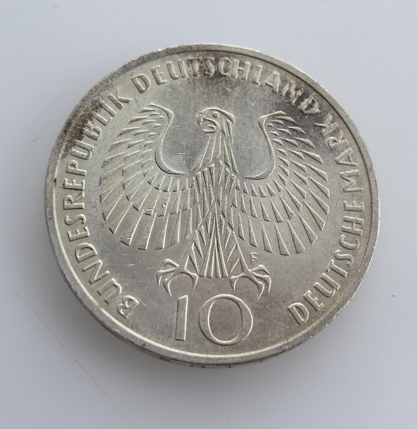 外国优质老铜币纪念币银币专场，周六晚上九点倒数截拍，满百包邮，周日发货,可寄存半年，喜欢朋友微信扫描二维码可直接参拍