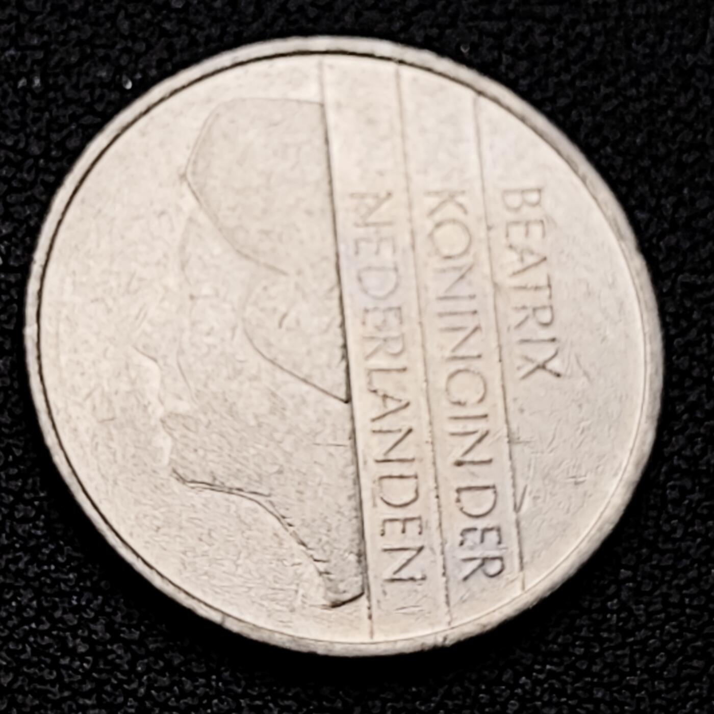 泉币菌-第226场-拍品多 请提前出价 1982年 荷兰王国1盾镍币 贝娅特丽克丝头像 入欧前 已绝版 25mm