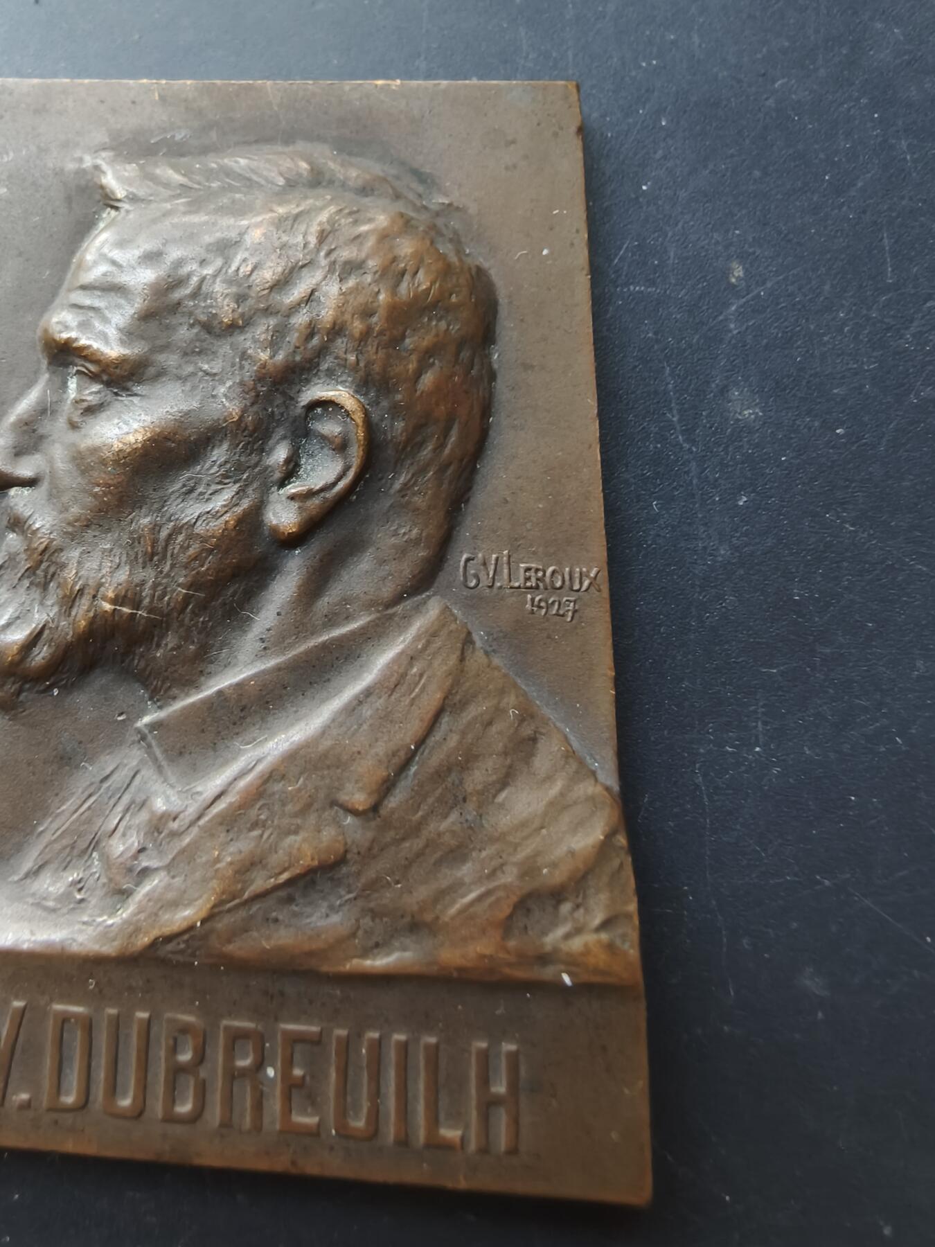 老王徽章第192期 法国波尔多大学皮肤科教授A.W.杜布雷伊方形大铜章       尺寸46×62mm      重量90.7g