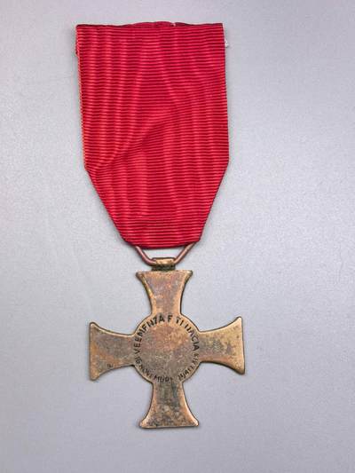 小驴勋章奖章收藏4月18日周六晚六点拍卖（珍爱和平，收藏战争，铭记历史，勿忘国耻，忠党爱国。有偿代拍，送拍规则在简介最后，参拍须阅读规则后再参拍，关系到运费包装发货时效真假辨别等关键信息，拍卖时不再发原图，看大图店主微信码在拍卖店铺介绍里或者找我要） 二战意大利第11集团军奖章，超出我专业还请自行断代，介绍里有个网址大家可以看下