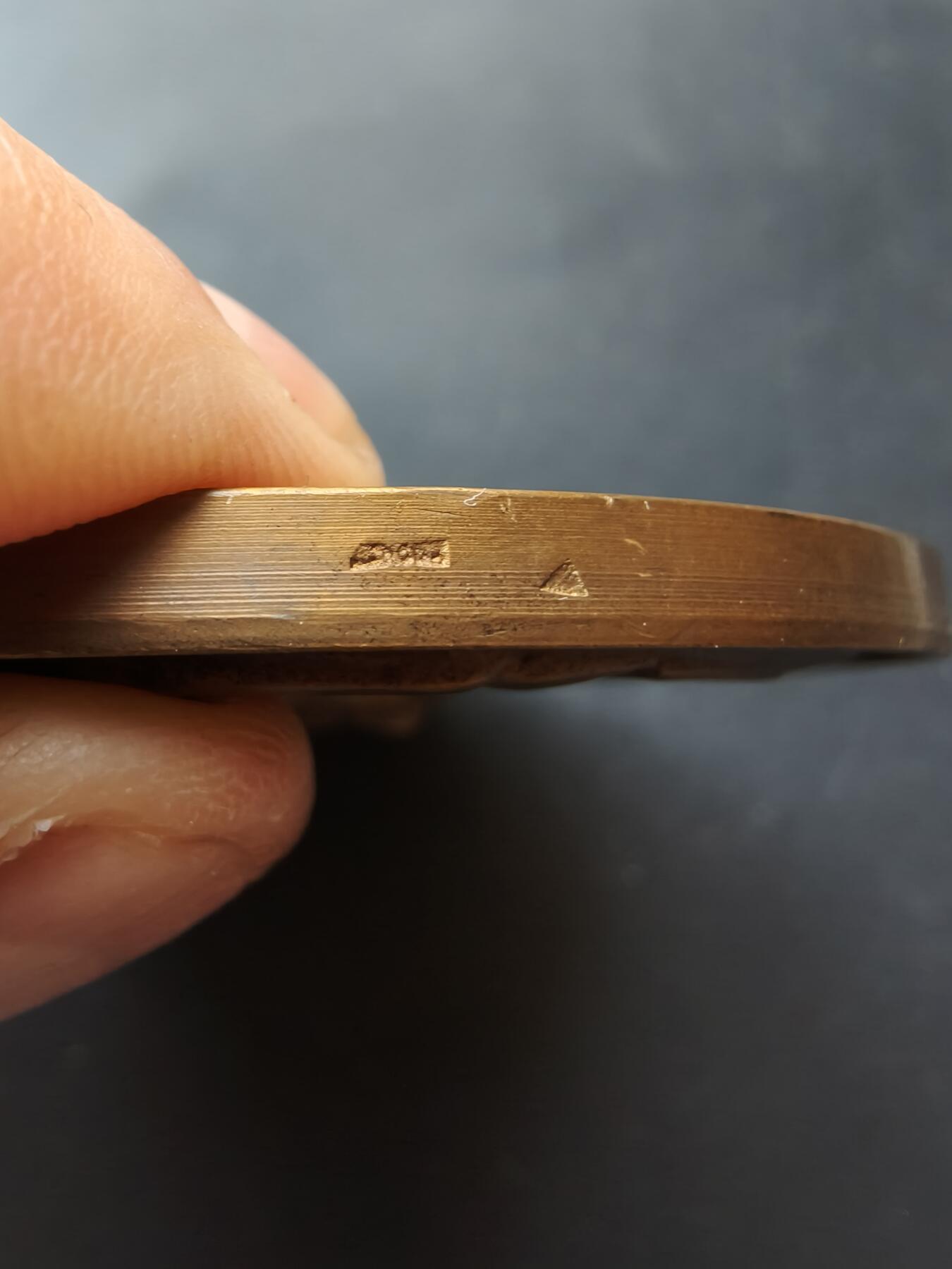 老王徽章第192期 法国口腔颌面外科著名医生让·索莱伊博士大铜章     原盒       高浮雕      直径80mm     重量210.9g