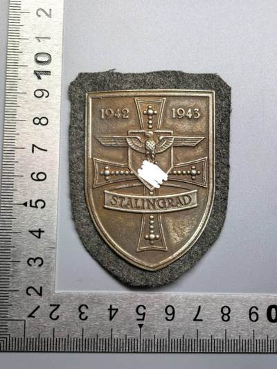 小驴勋章奖章收藏4月18日周六晚六点拍卖（珍爱和平，收藏战争，铭记历史，勿忘国耻，忠党爱国。有偿代拍，送拍规则在简介最后，参拍须阅读规则后再参拍，关系到运费包装发货时效真假辨别等关键信息，拍卖时不再发原图，看大图店主微信码在拍卖店铺介绍里或者找我要） 现代工艺品，斯大林格勒战役盾章，非原品