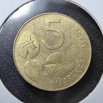 外国优质老铜币纪念币银币专场，周六晚上九点倒数截拍，满百包邮，周日发货,可寄存半年，喜欢朋友微信扫描二维码可直接参拍 - 芬兰环斑海豹5马克流通币，正面为环斑海豹，背面是睡莲叶与蜻蜓，是芬兰加入欧元区前的法定货币，彰显本土自然生态特色。