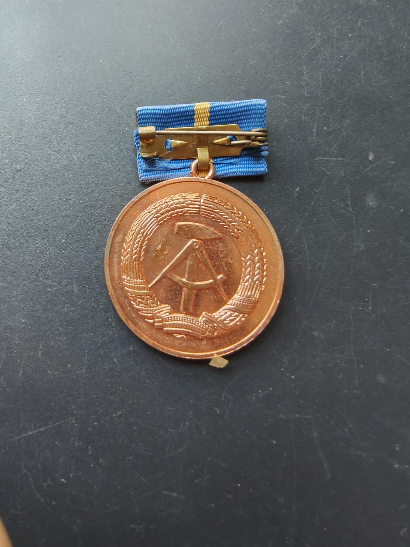 老王徽章第192期 东德铜级邮政服务奖章