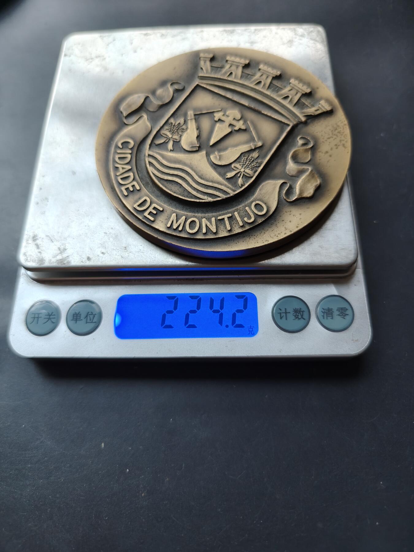 老王徽章第192期 葡萄牙蒙蒂茹市1997年全国生猪与香肠博览会大铜章     直径80mm     重量224.2g