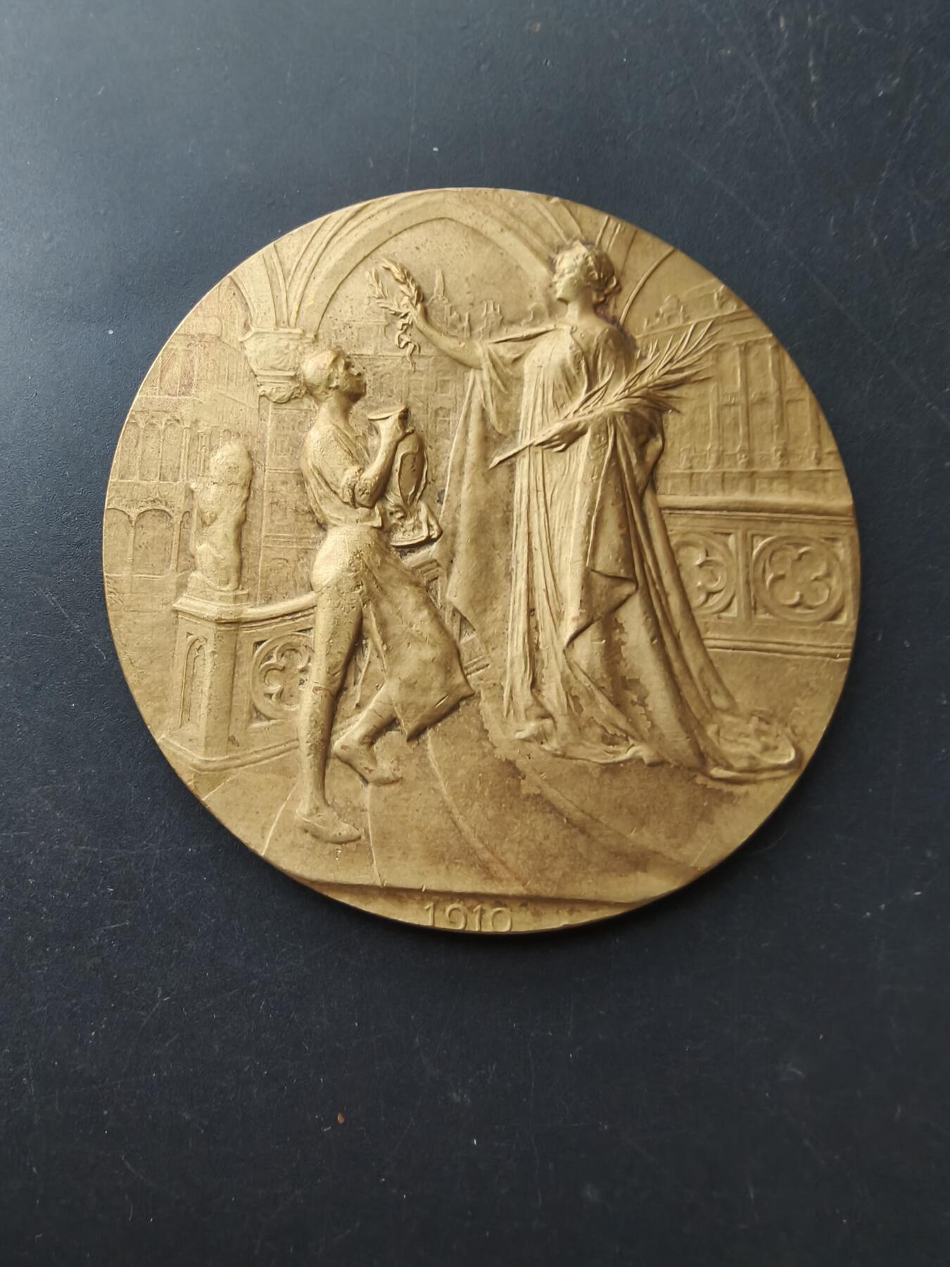 老王徽章第192期 比利时1910布鲁塞尔国际博览会大铜章     原盒     直径70mm     重量117.9g