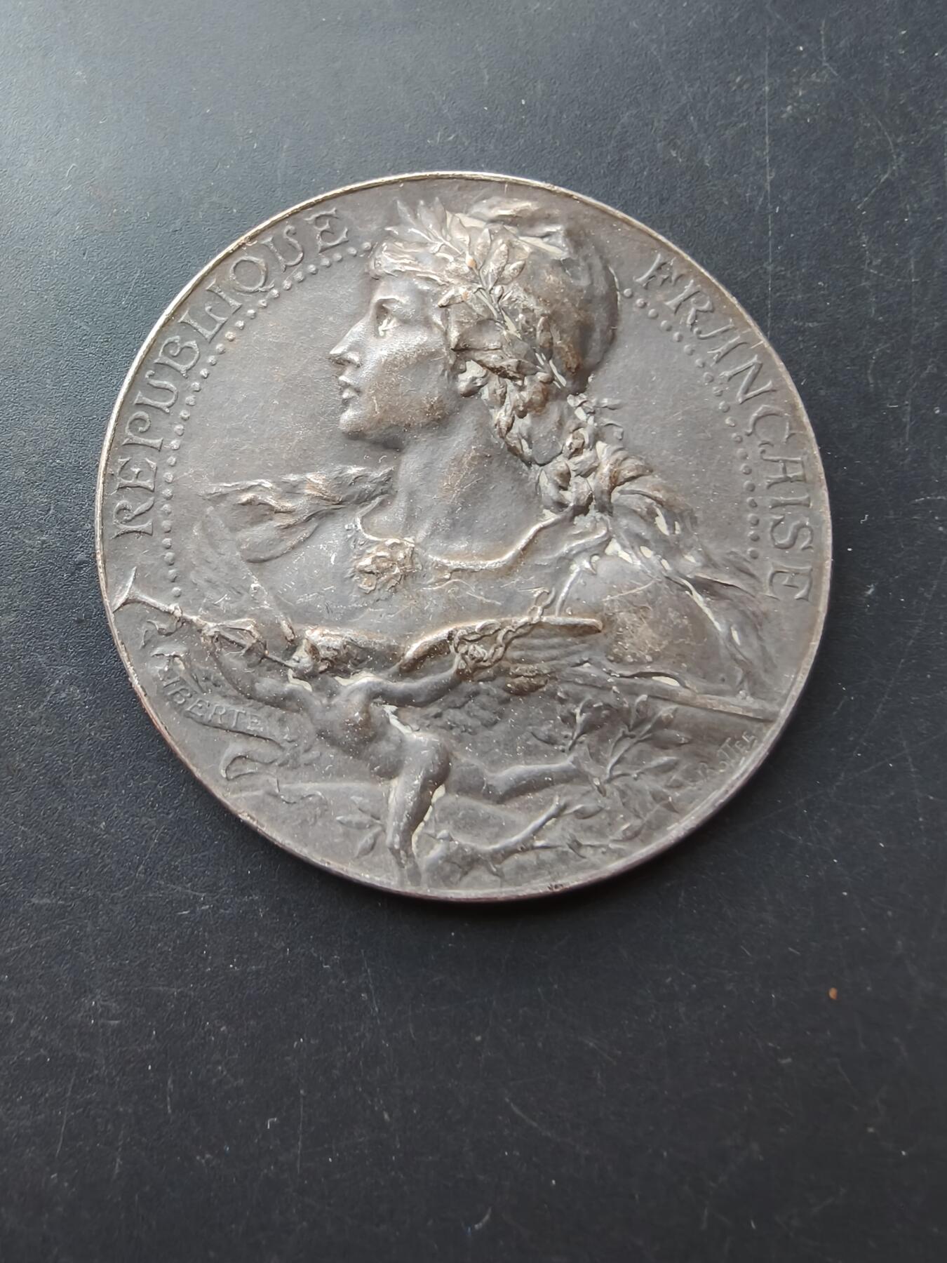 老王徽章第192期 法国参议员赠镀银大铜章     大师路易·波特作品     玛丽安娜       原盒       直径50mm     重量53.7g