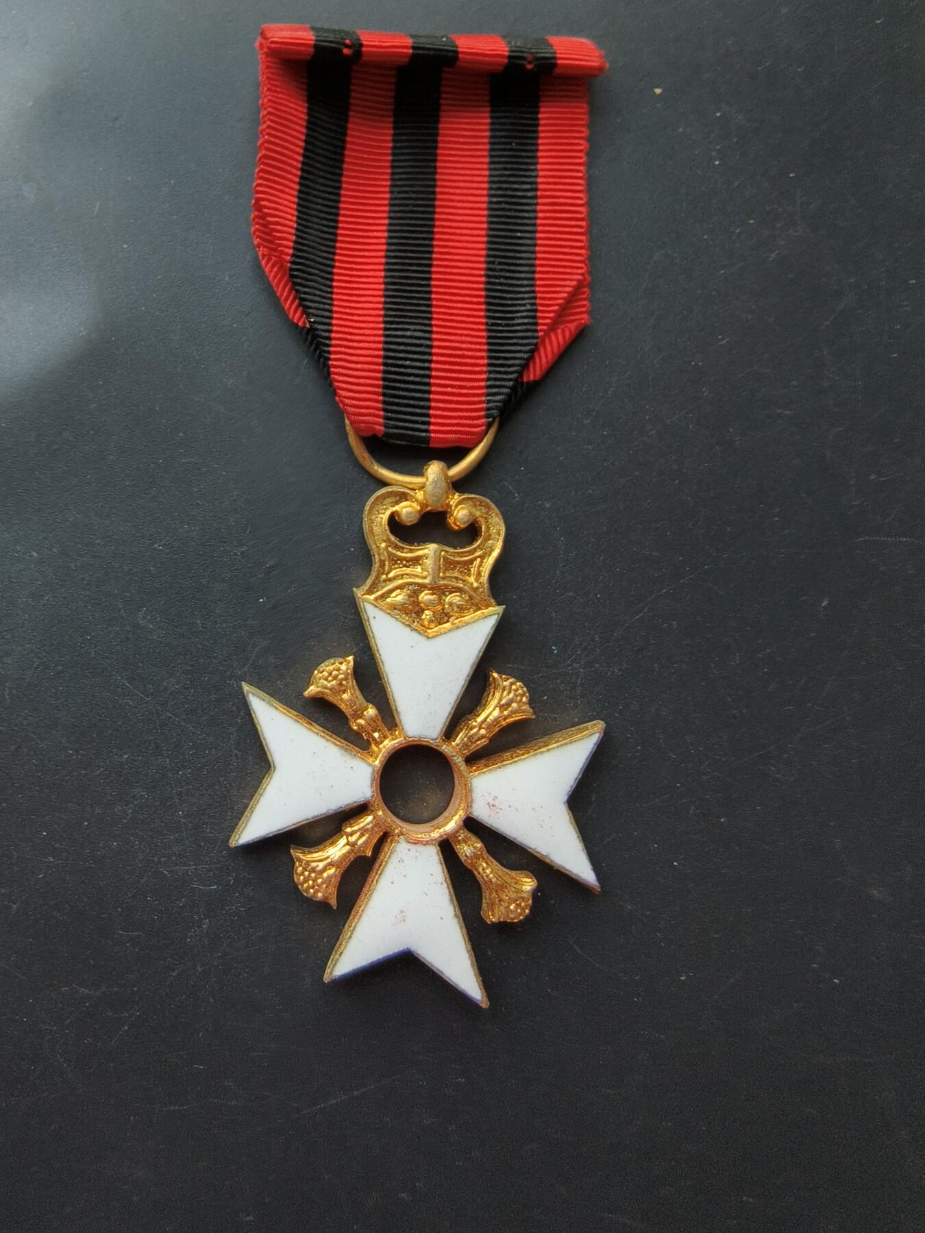 老王徽章第192期 比利时金级民事功绩勋章     缺少中间芯片