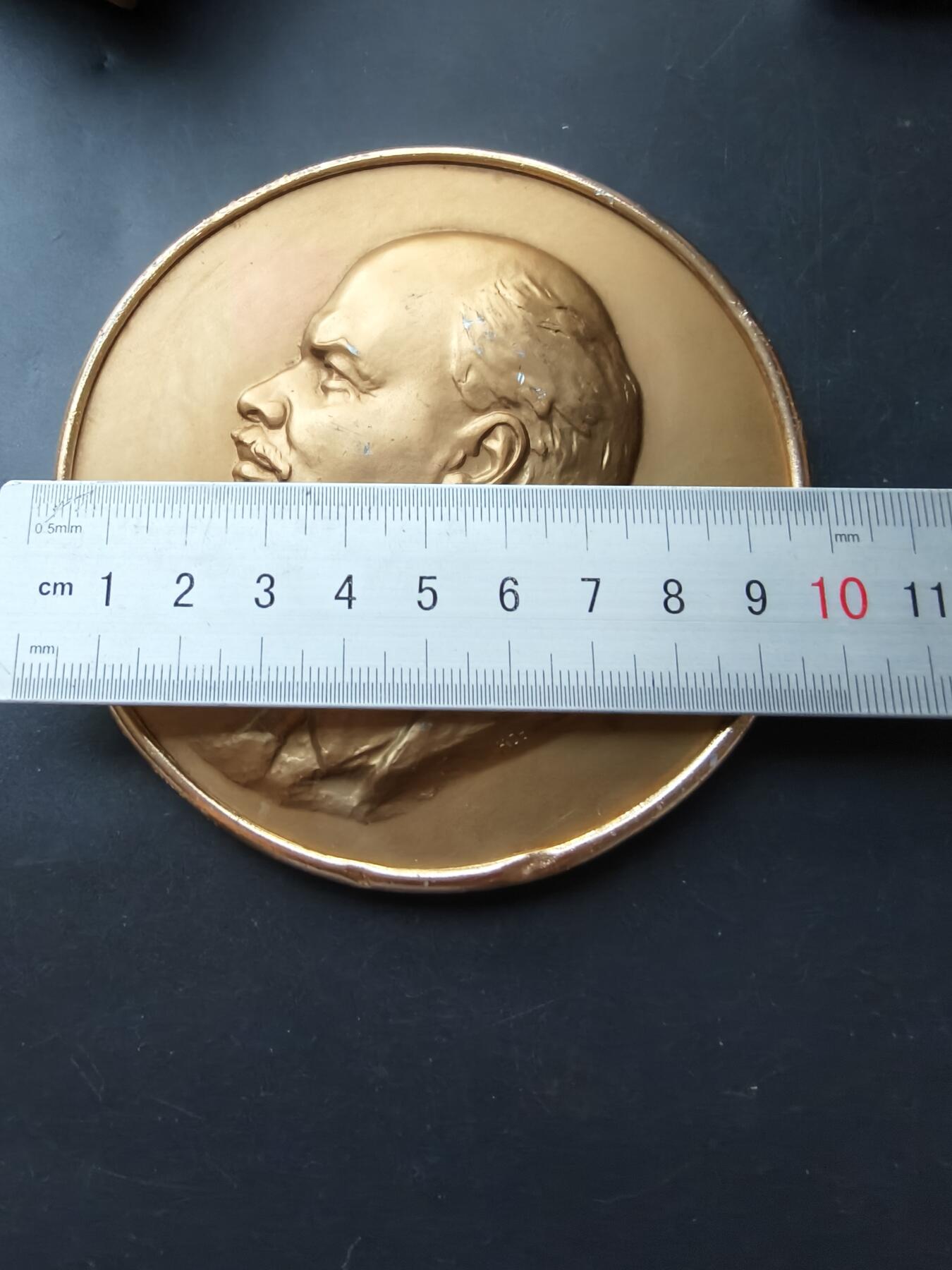 老王徽章第192期 苏联列宁大尺寸纪念章      背后支架损坏      直径95mm     重量246.1g