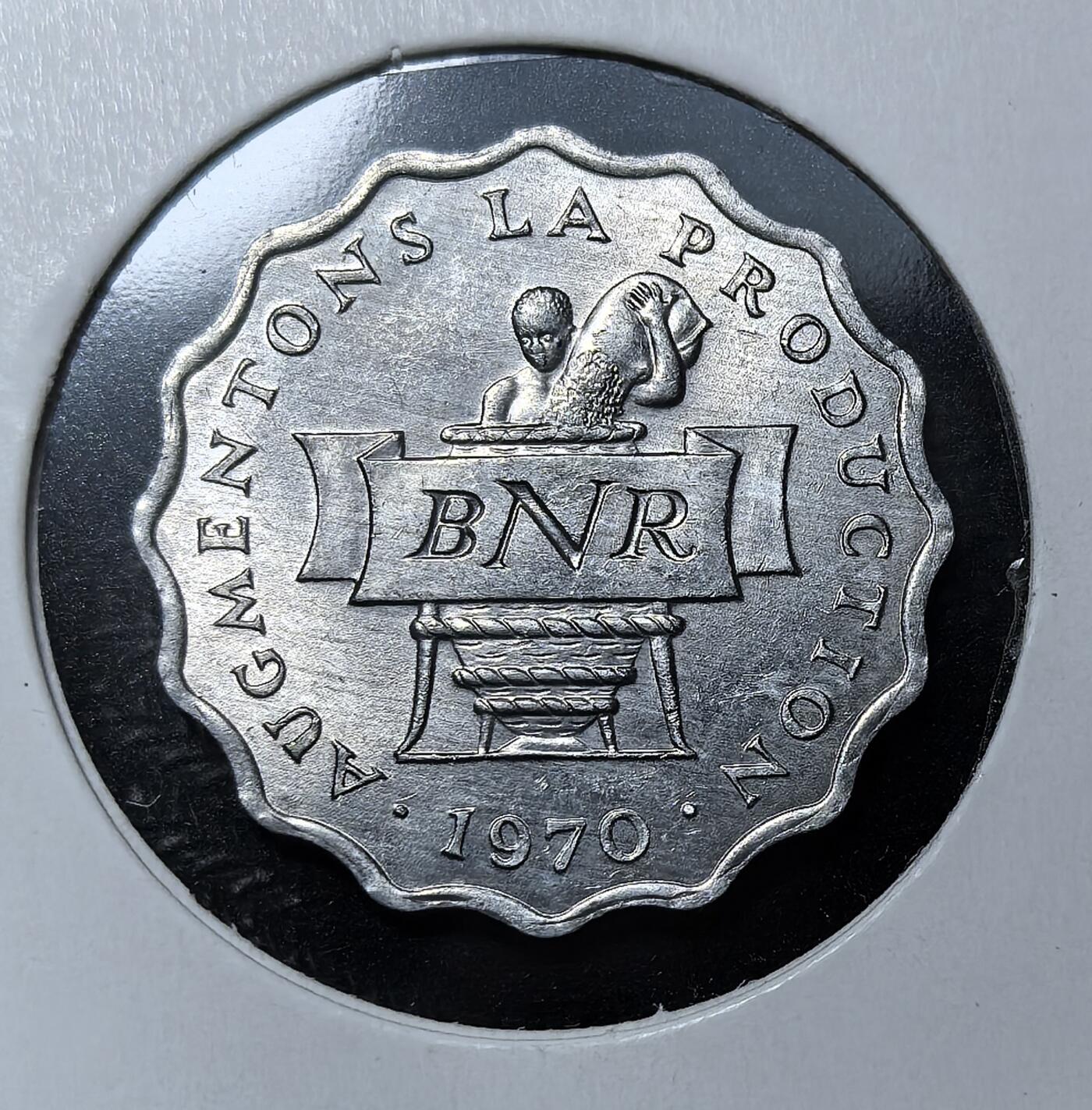 外国优质老铜币纪念币银币专场，周六晚上九点倒数截拍，满百包邮，周日发货,可寄存半年，喜欢朋友微信扫描二维码可直接参拍