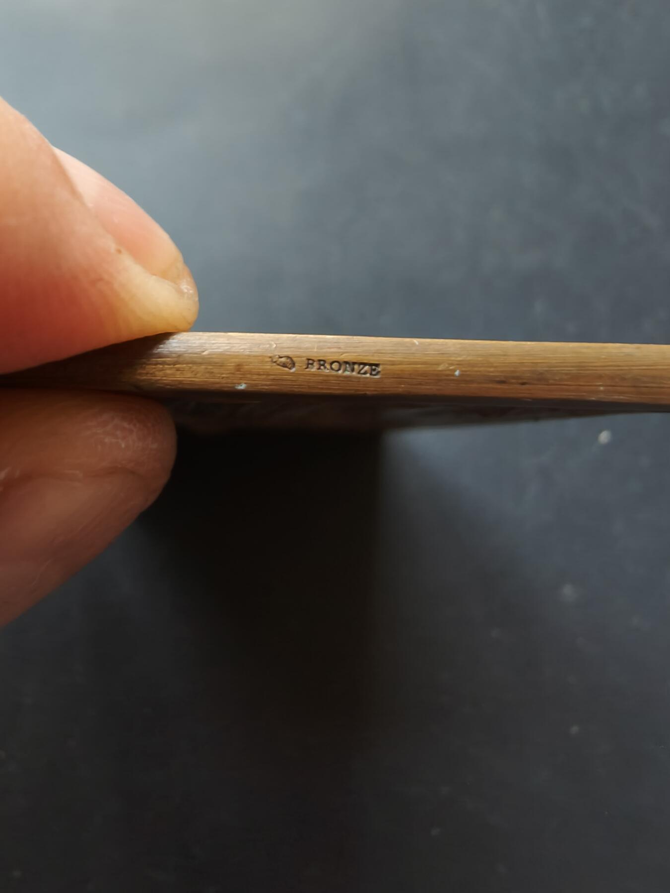 老王徽章第192期 1900年法国巴黎杜乐丽宫爱国宴会方形大铜章      大师维尔农作品       尺寸45×65mm     重量96g