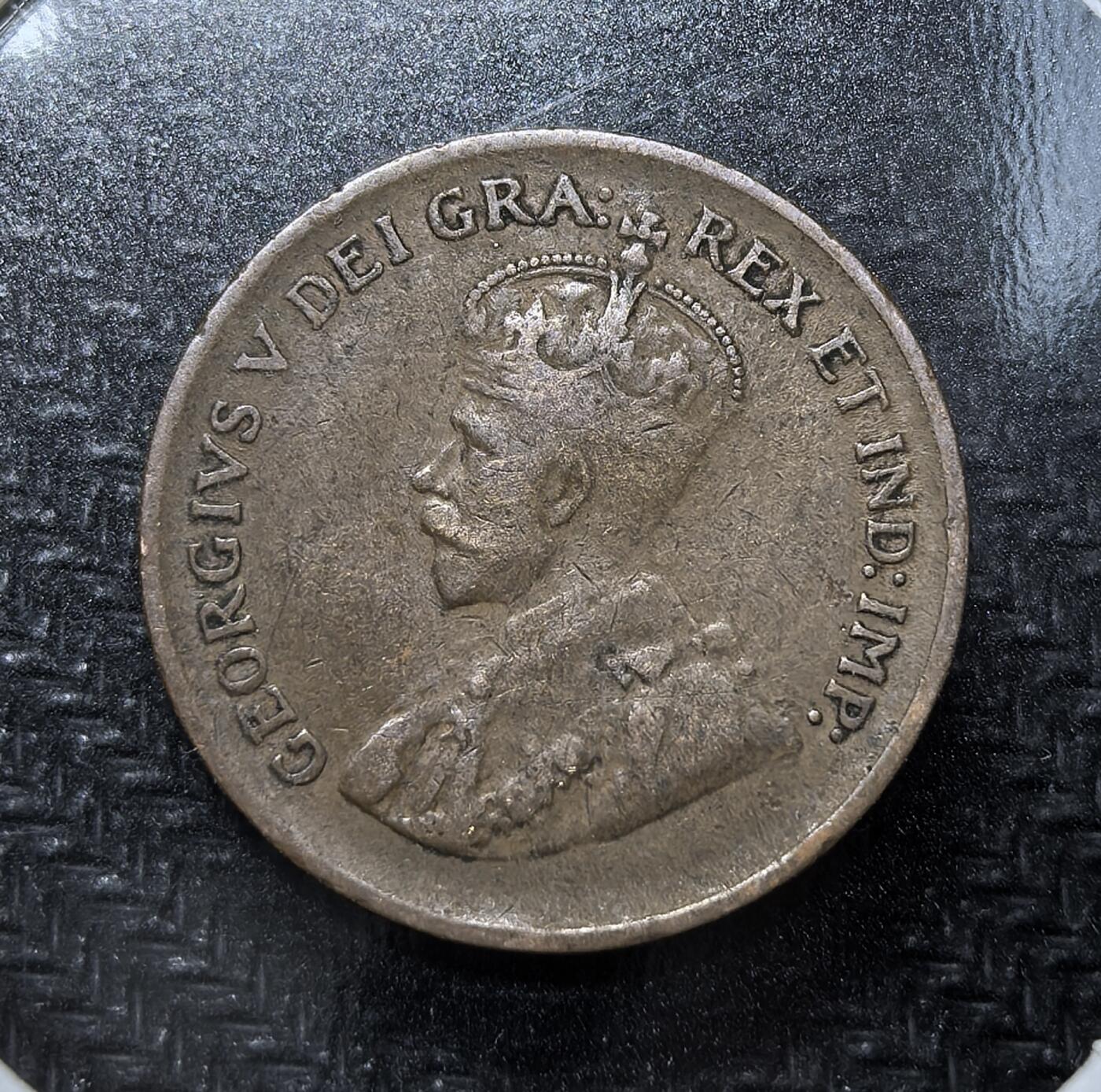 外国优质老铜币纪念币银币专场，周六晚上九点倒数截拍，满百包邮，周日发货,可寄存半年，喜欢朋友微信扫描二维码可直接参拍