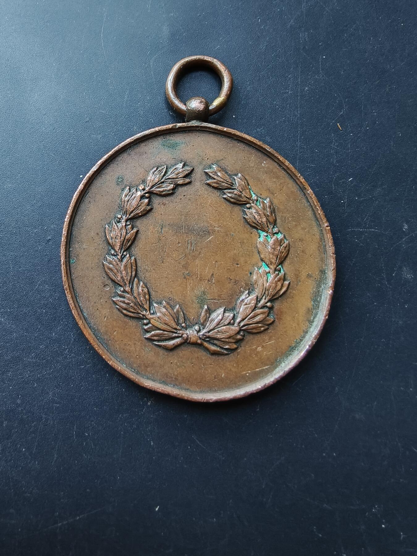 老王徽章第192期 法国射击协会大尺寸铜奖章      直径50mm     重量60.9g