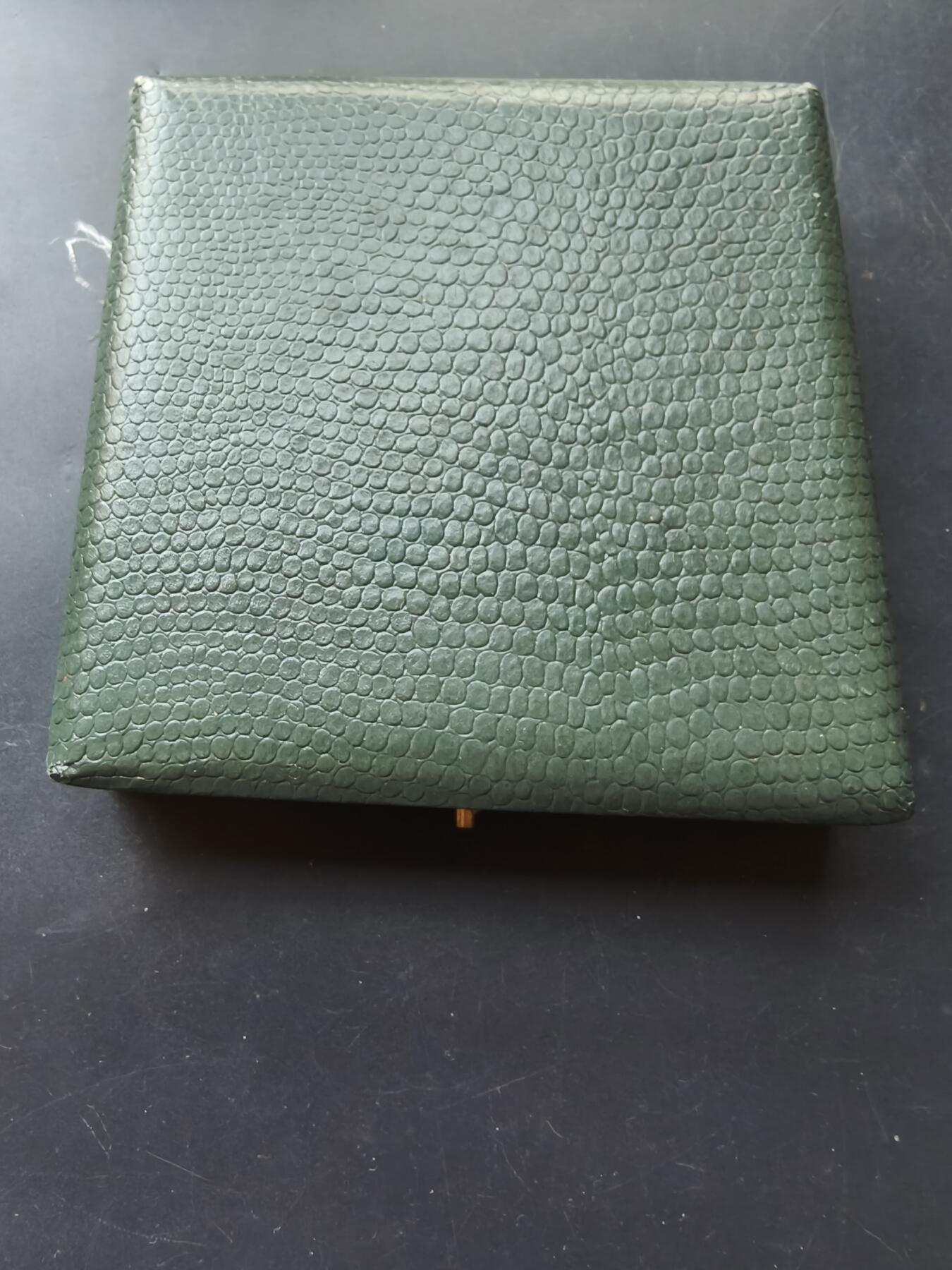 老王徽章第192期 法国口腔颌面外科著名医生让·索莱伊博士大铜章     原盒       高浮雕      直径80mm     重量210.9g