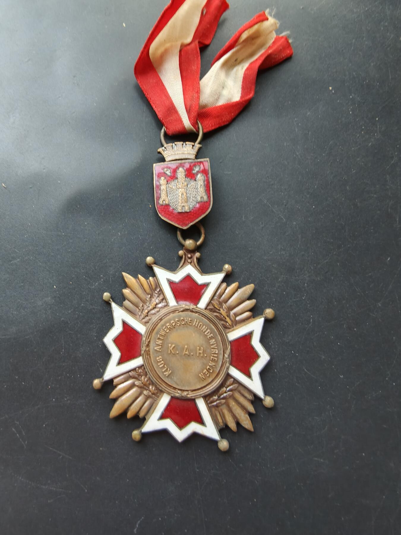 老王徽章第192期 比利时安特卫普猎犬俱乐部国际展纪念章