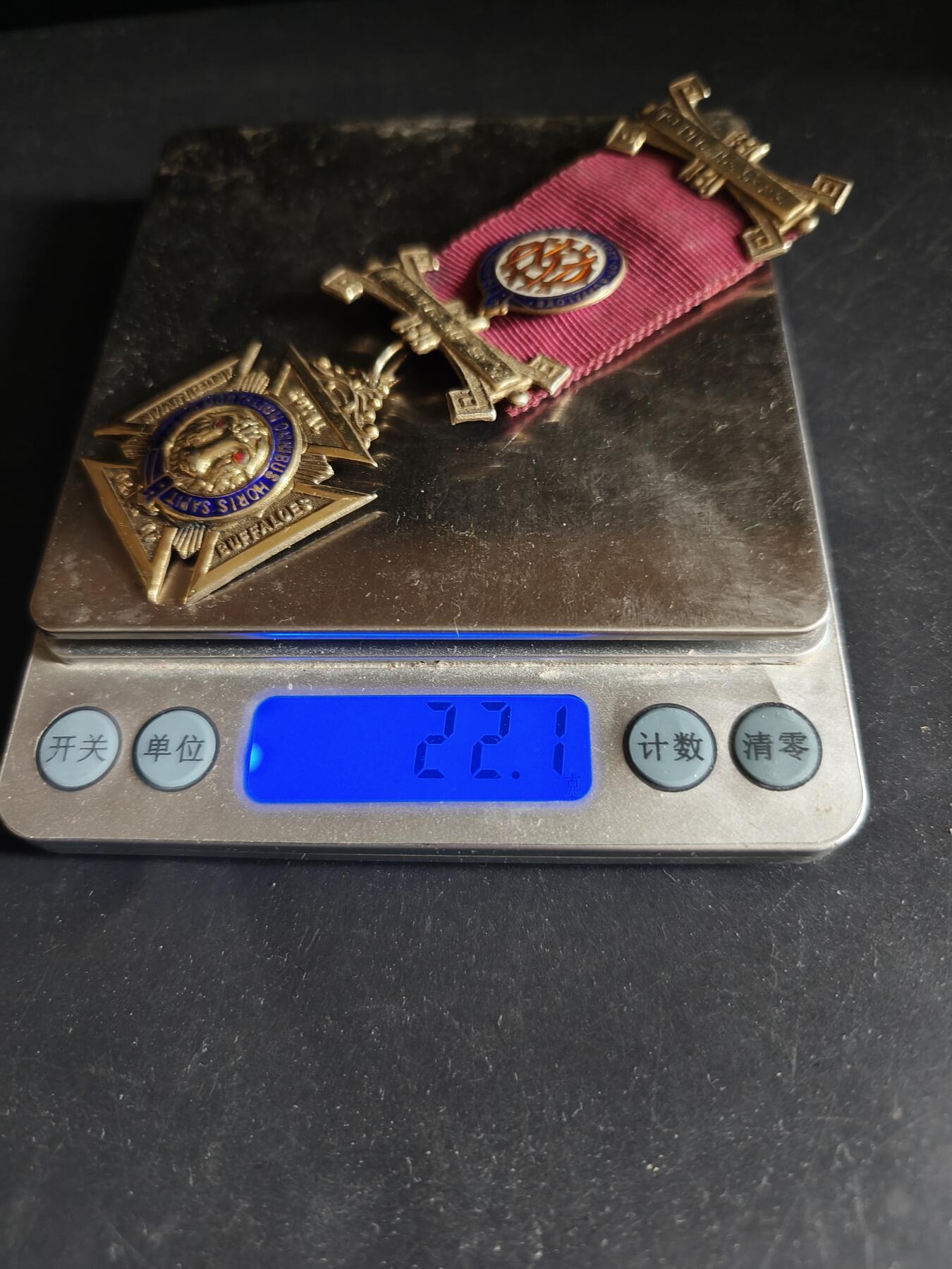 老王徽章第192期 英国皇家野牛兄弟会奖章    925银镀金珐琅      22.1g