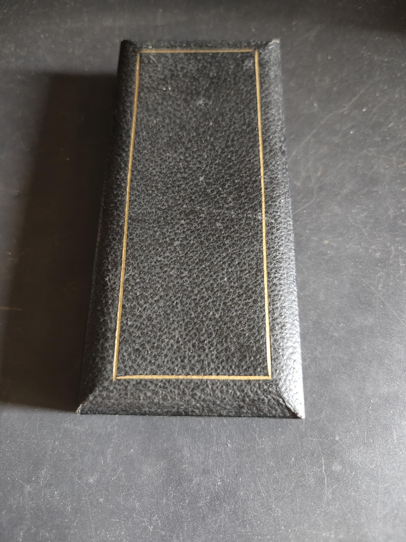 老王徽章第192期 英国共济会圣安德鲁会所年度执事奖章    925银镀金珐琅     原盒      34g