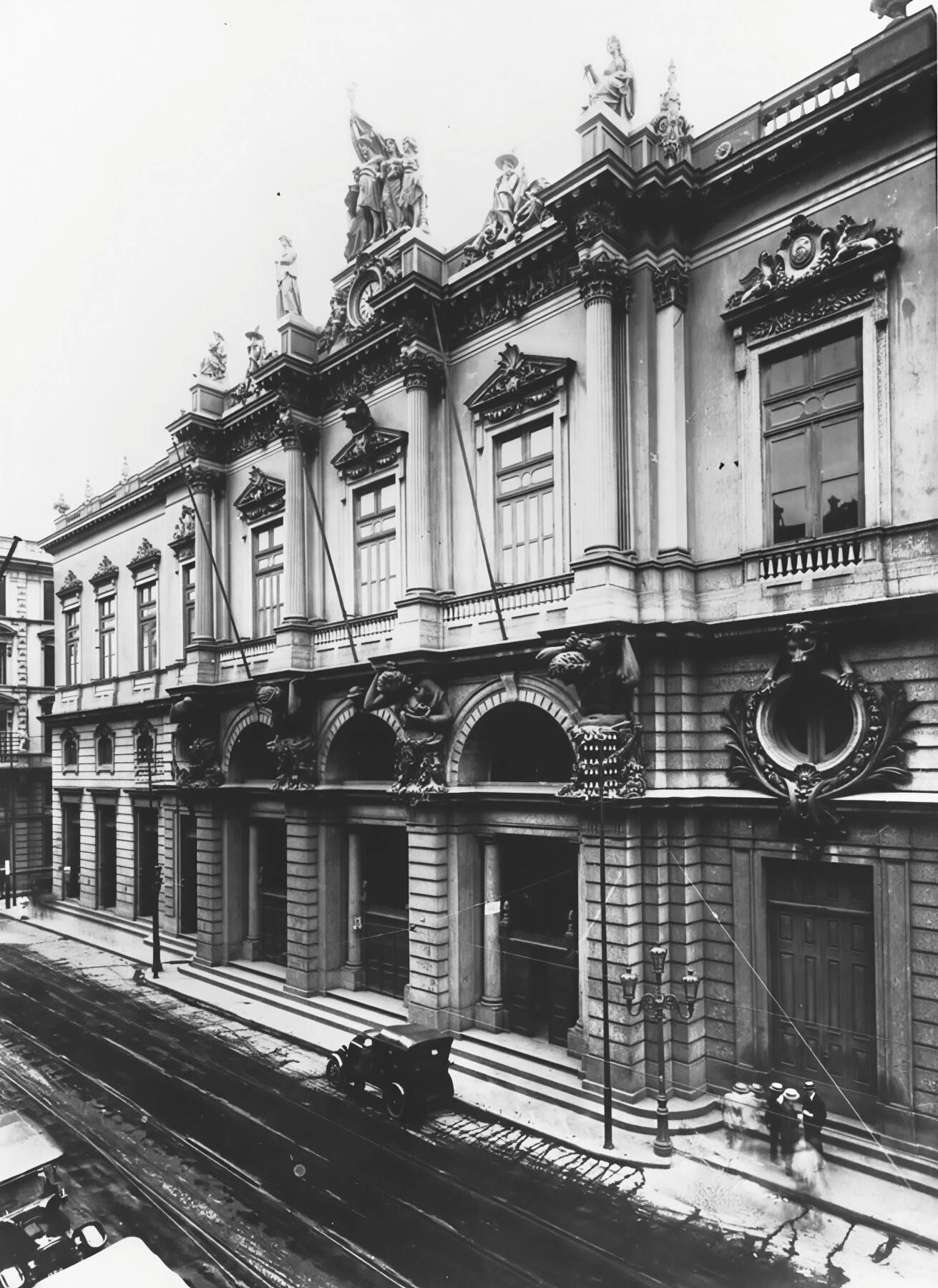 【俄甄集藏】满园春色-2026年(051)04-22星期三 晚 19:30 全场包邮