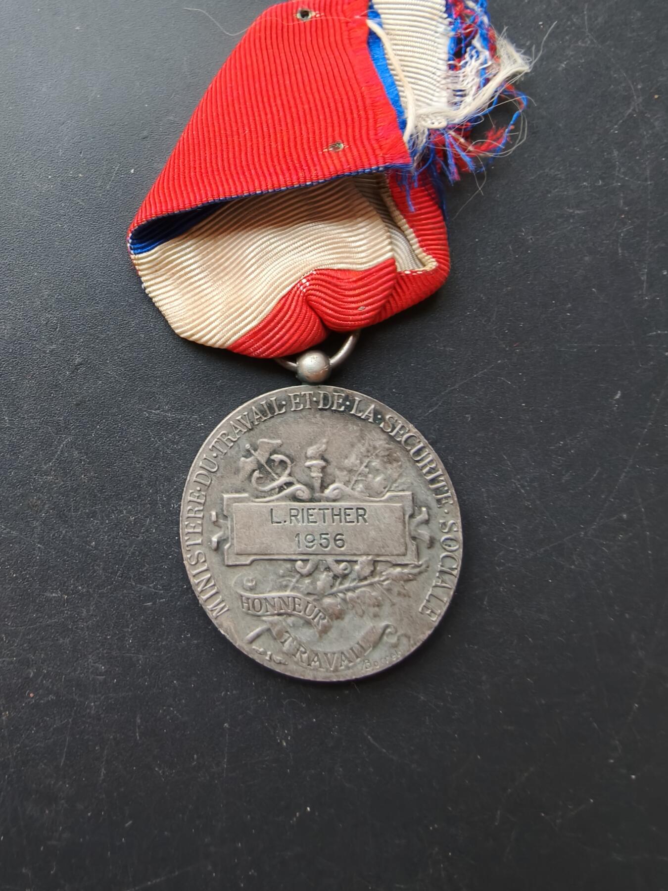老王徽章第192期 法国银级劳工奖章    1956年实发    950银    10.9g