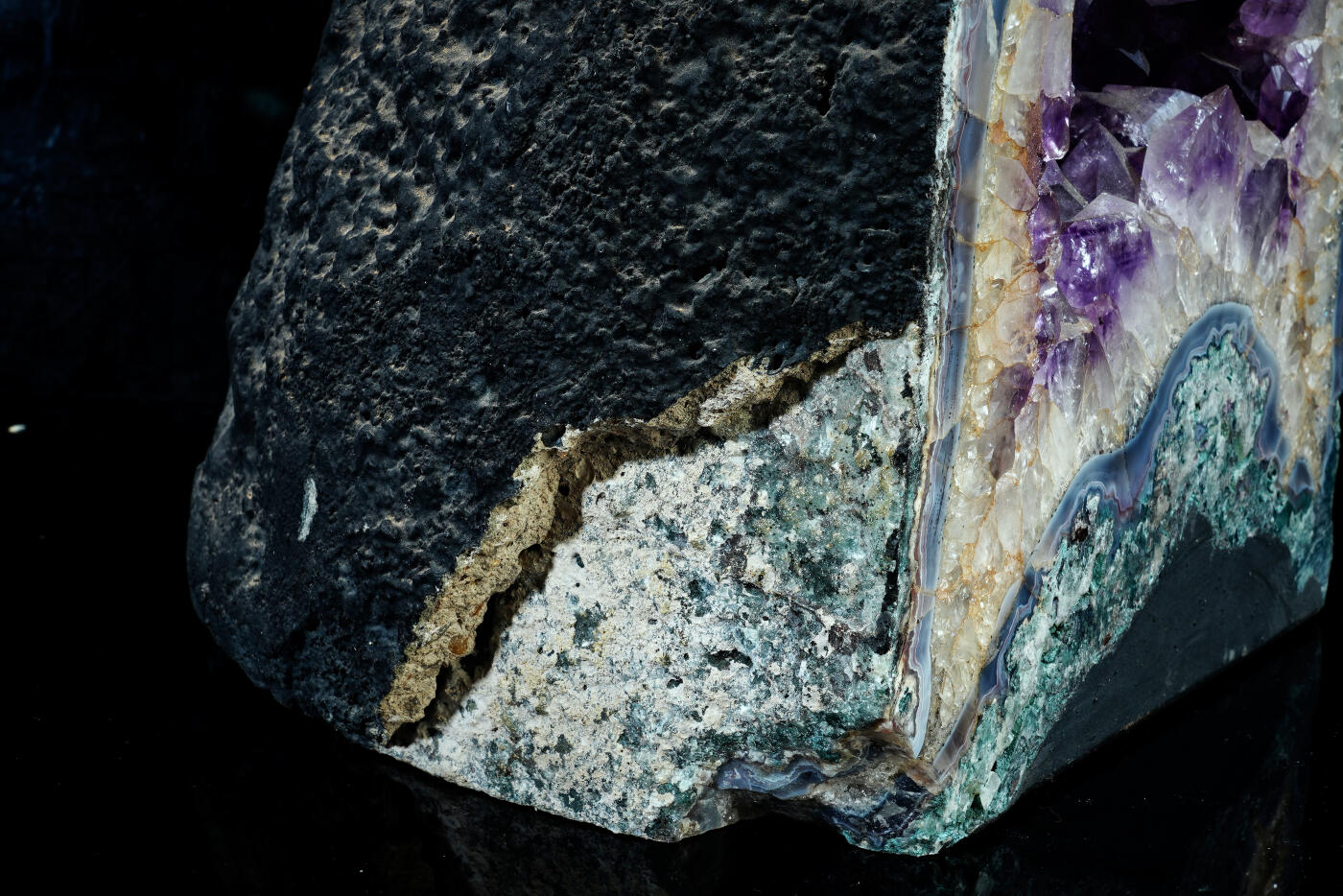 上海都达杂项专场八十一【全场包邮】  紫气东来水晶洞大摆件（重17.580公斤）