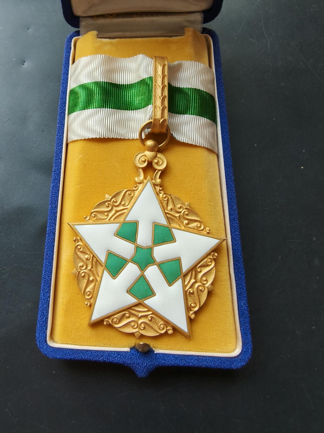 老王徽章第192期 叙利亚共和国指挥官级民事功绩勋章     原盒     法国代工      铜镀金珐琅