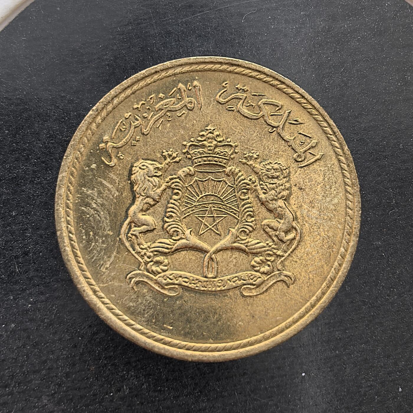 外国优质老铜币纪念币银币专场，周六晚上九点倒数截拍，满百包邮，周日发货,可寄存半年，喜欢朋友微信扫描二维码可直接参拍