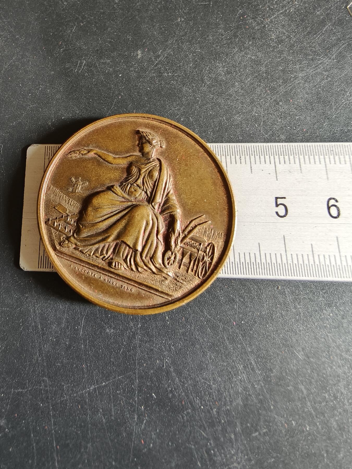 老王徽章第192期 法国里尔市农业委员会大铜章 原盒 A.勒孔特作品 罗马丰收女神刻瑞斯形象 直径41mm 重量35.3g