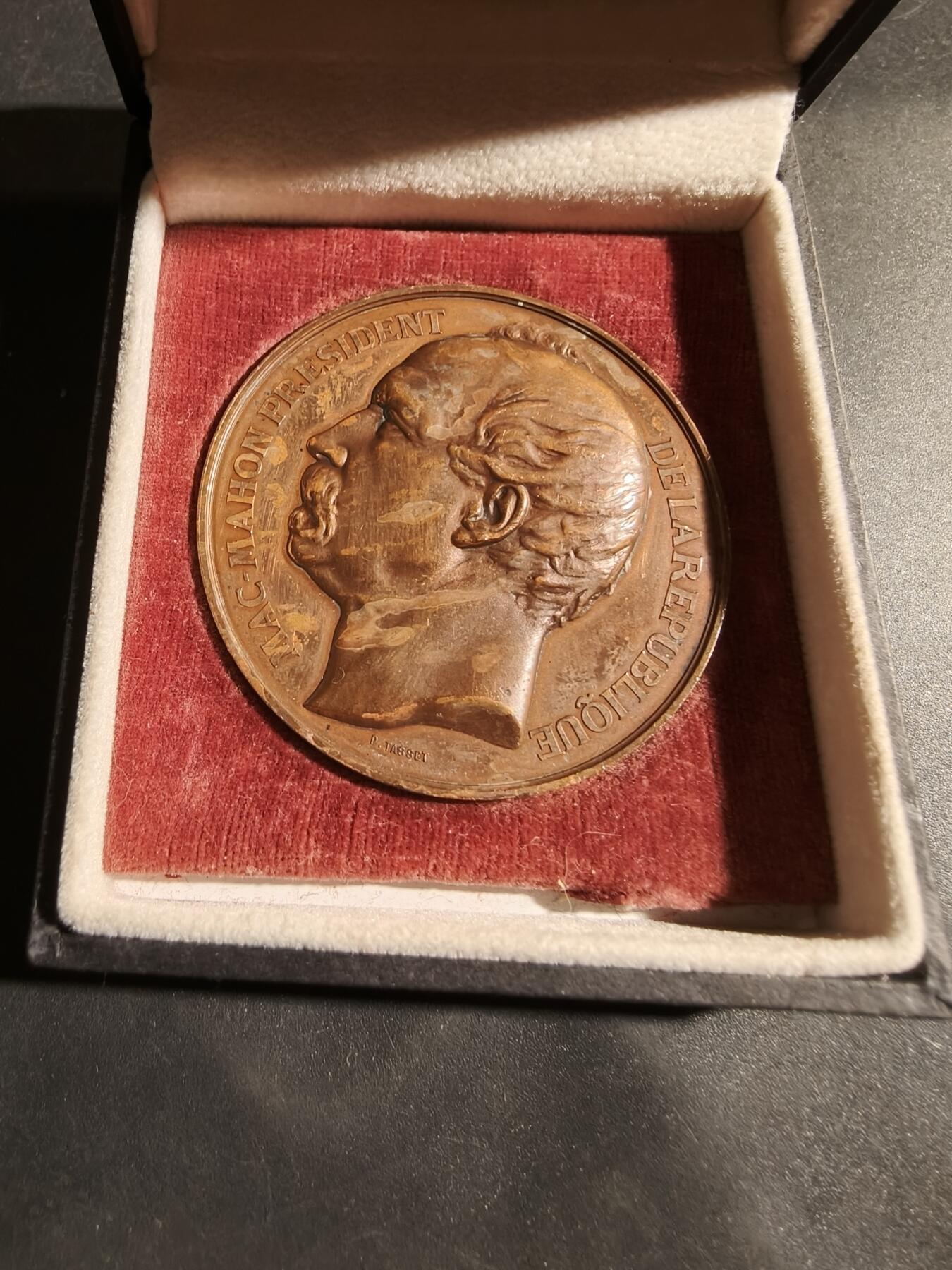 老王徽章第192期 法国三共麦克马洪总统大铜章      原盒     直径50mm    重量55g