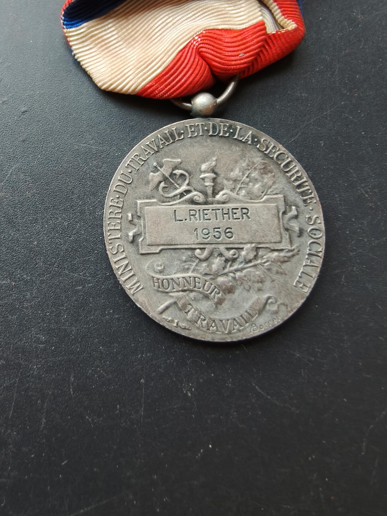 老王徽章第192期 法国银级劳工奖章    1956年实发    950银    10.9g