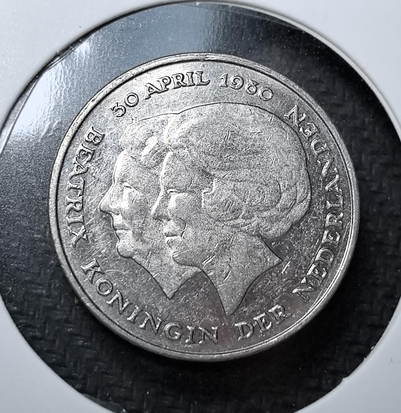 外国优质老铜币纪念币银币专场，周六晚上九点倒数截拍，满百包邮，节前出差在外，5月3日统一发货,可寄存半年，喜欢朋友微信扫描二维码可直接参拍