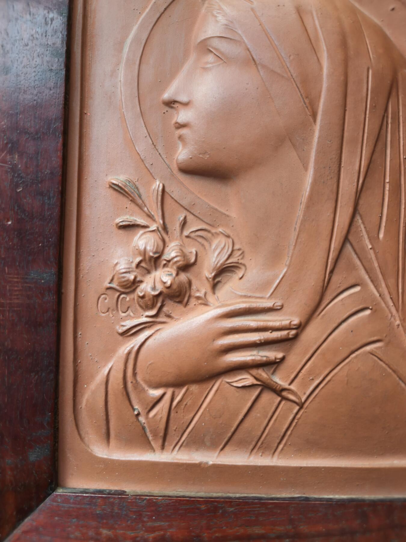 老王徽章第192期 法国陶土浮雕圣母玛利亚     新艺术风格      大尺寸已装裱      19.5×14.5cm  