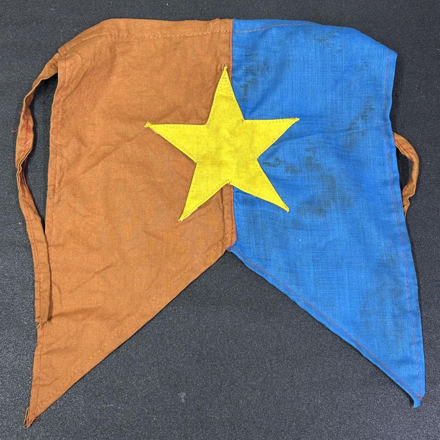 西秦中古拍卖第八十四期  越南南方游击队旗帜 早期拼布