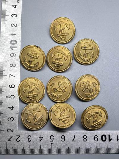 小驴勋章奖章收藏4月18日周六晚六点拍卖（珍爱和平，收藏战争，铭记历史，勿忘国耻，忠党爱国。有偿代拍，送拍规则在简介最后，参拍须阅读规则后再参拍，关系到运费包装发货时效真假辨别等关键信息，拍卖时不再发原图，看大图店主微信码在拍卖店铺介绍里或者找我要） WW2海军纽扣一组