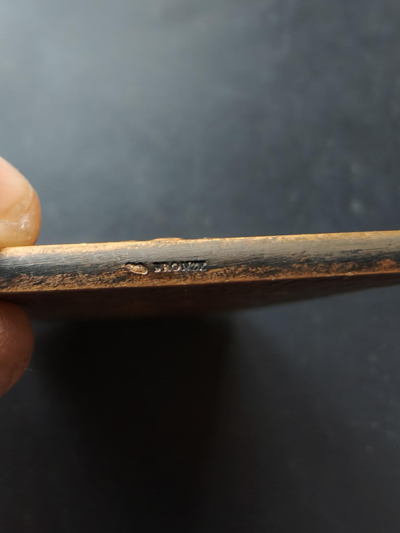 老王徽章第192期 法国一战“权利与自由”军队致敬方形大铜章       尺寸48×60mm     重量80g