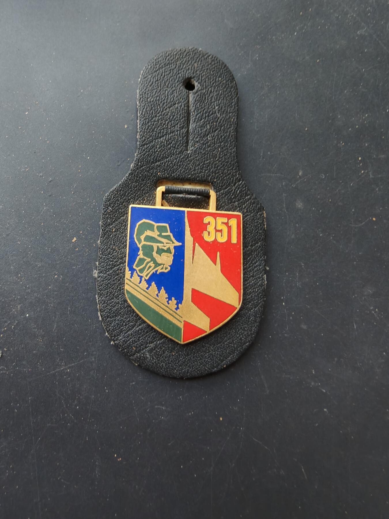 老王徽章第192期 德国空军第35战斗轰炸机联队证章    JaboG 35 是一支德国空军部队，成立于1959年，曾驻扎于皮尔兹费尔德空军基地，并于1994年解散。 