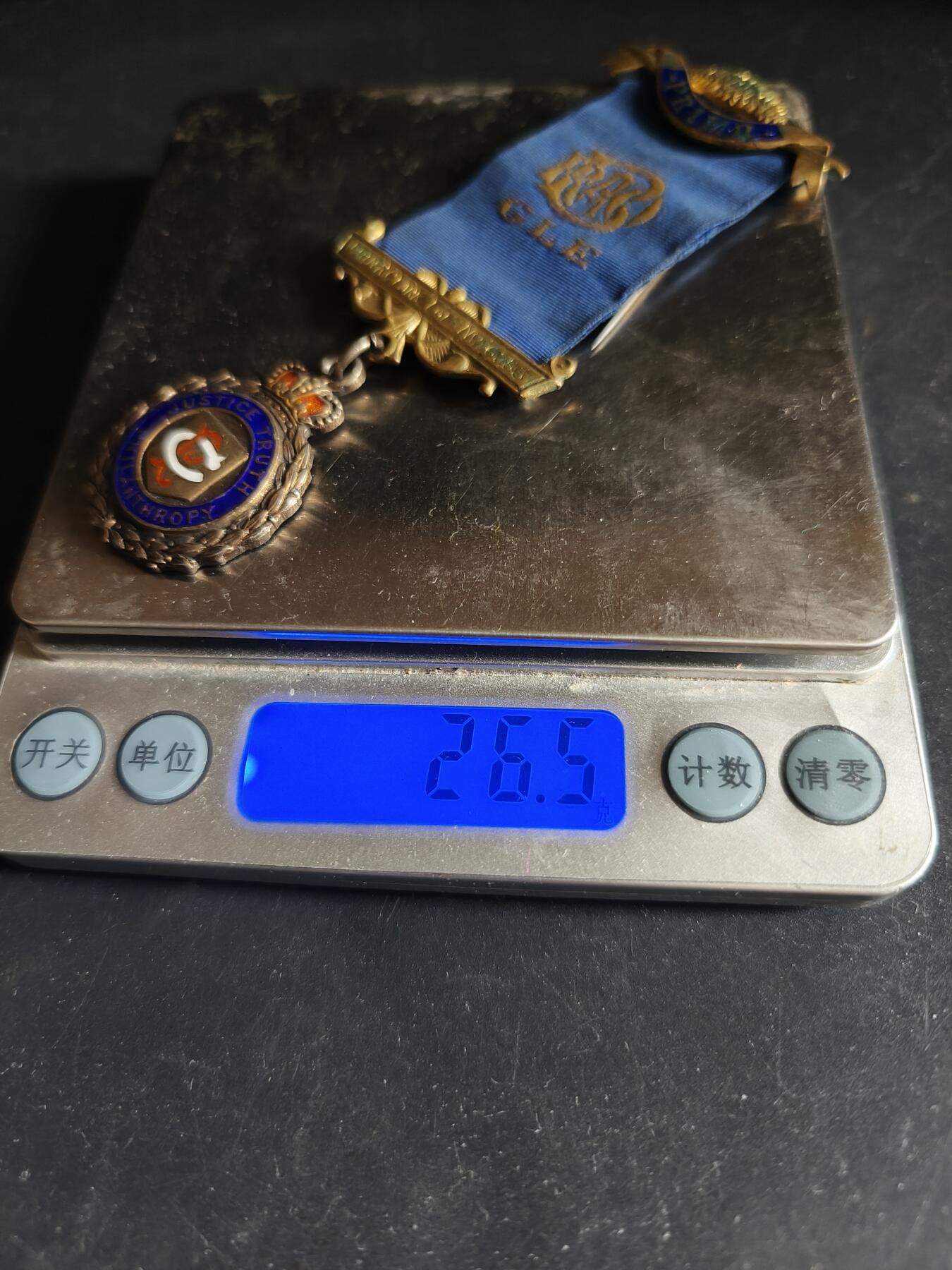 老王徽章第192期 英国皇家野牛兄弟会奖章     925银镀金珐琅      26.5g