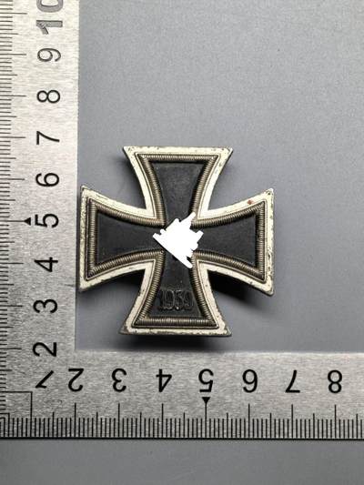 小驴勋章奖章收藏4月18日周六晚六点拍卖（珍爱和平，收藏战争，铭记历史，勿忘国耻，忠党爱国。有偿代拍，送拍规则在简介最后，参拍须阅读规则后再参拍，关系到运费包装发货时效真假辨别等关键信息，拍卖时不再发原图，看大图店主微信码在拍卖店铺介绍里或者找我要） 现代工艺品 EKI 非原品