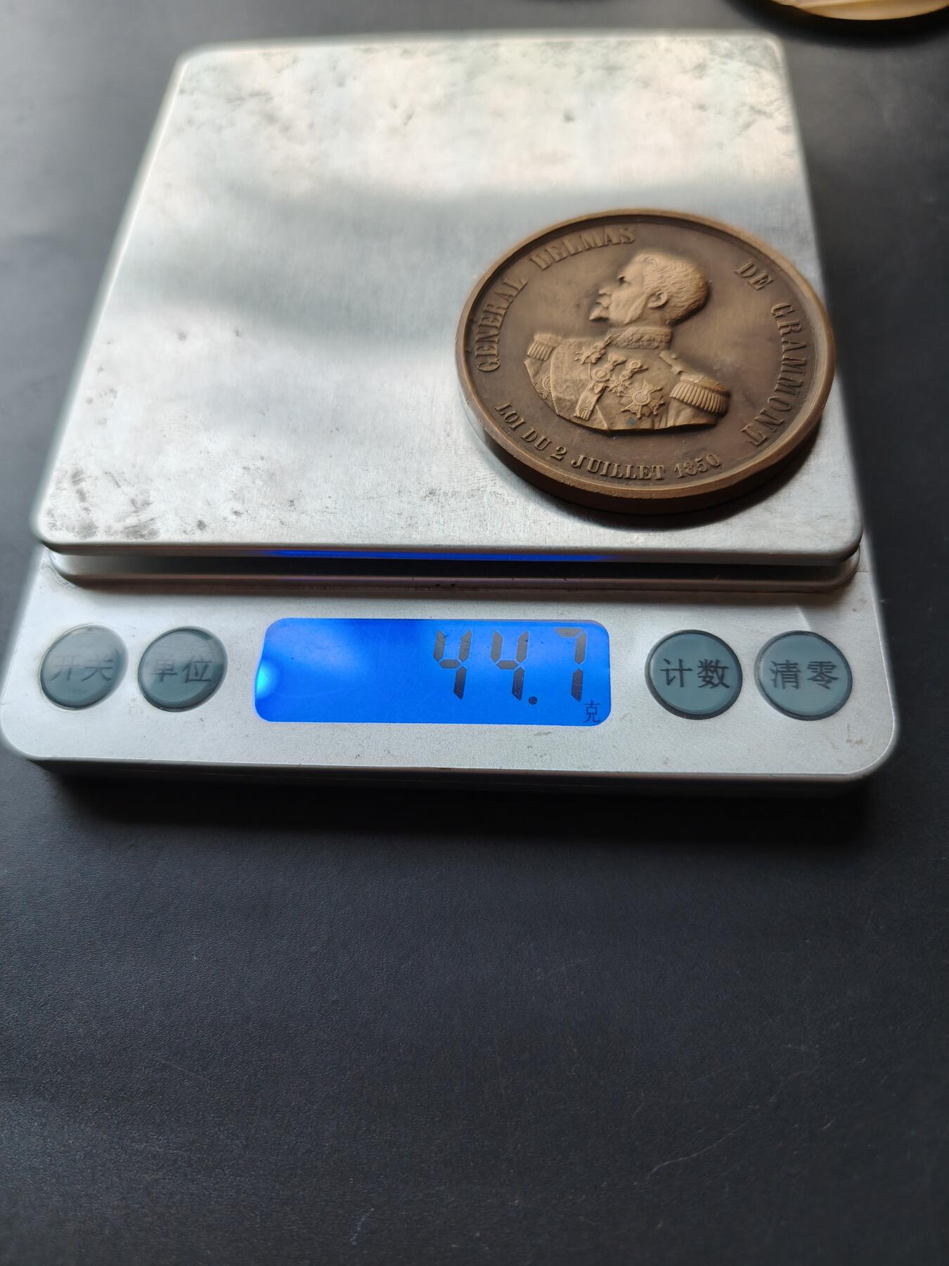 老王徽章第192期 1850年法国里昂动物保护协会授予德尔马斯将军大铜章       直径46mm      .重量44.7g